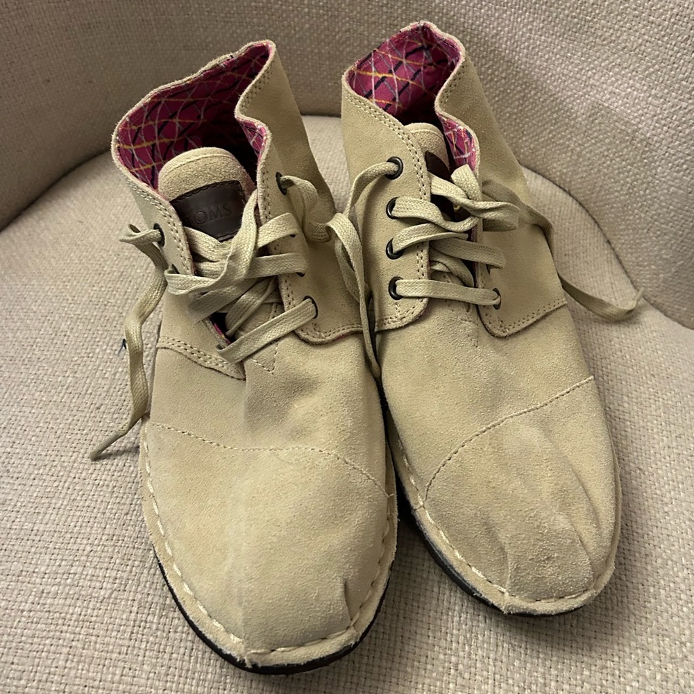 Toms Women’s Flat Boots.  Size 10. Never Worn.